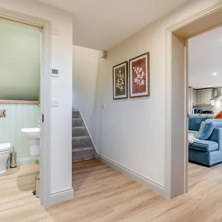 2 Bed In Oc-f34013 *