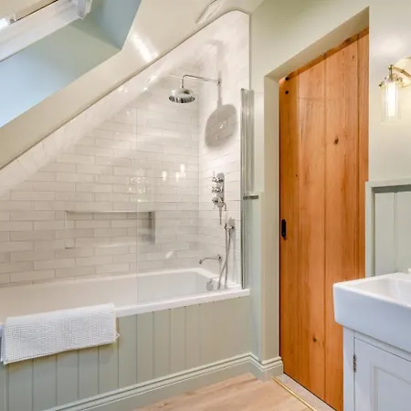 بيت للعطل 2 Bed In Oc-f34013 *