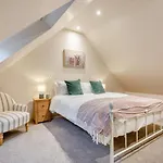 2 Bed In Oc-f34013 Ferienhaus