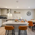 2 Bed In Oc-f34013 *